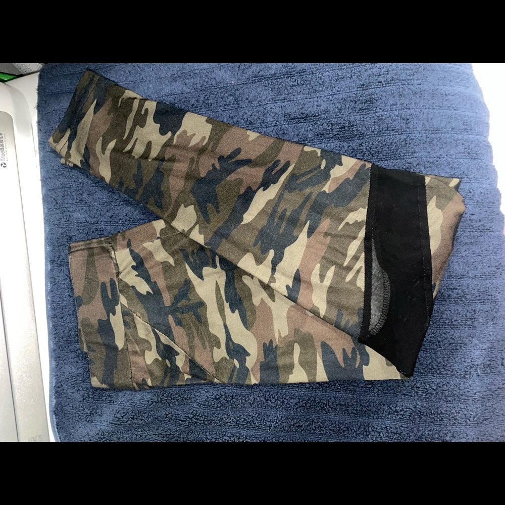 Camo leggings size Medium